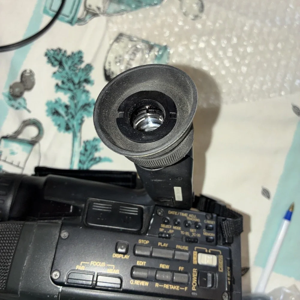 jvc cam corder model GR-AX500U Case, 2 Battery's, Charger, Remote, Ac Cord Etc